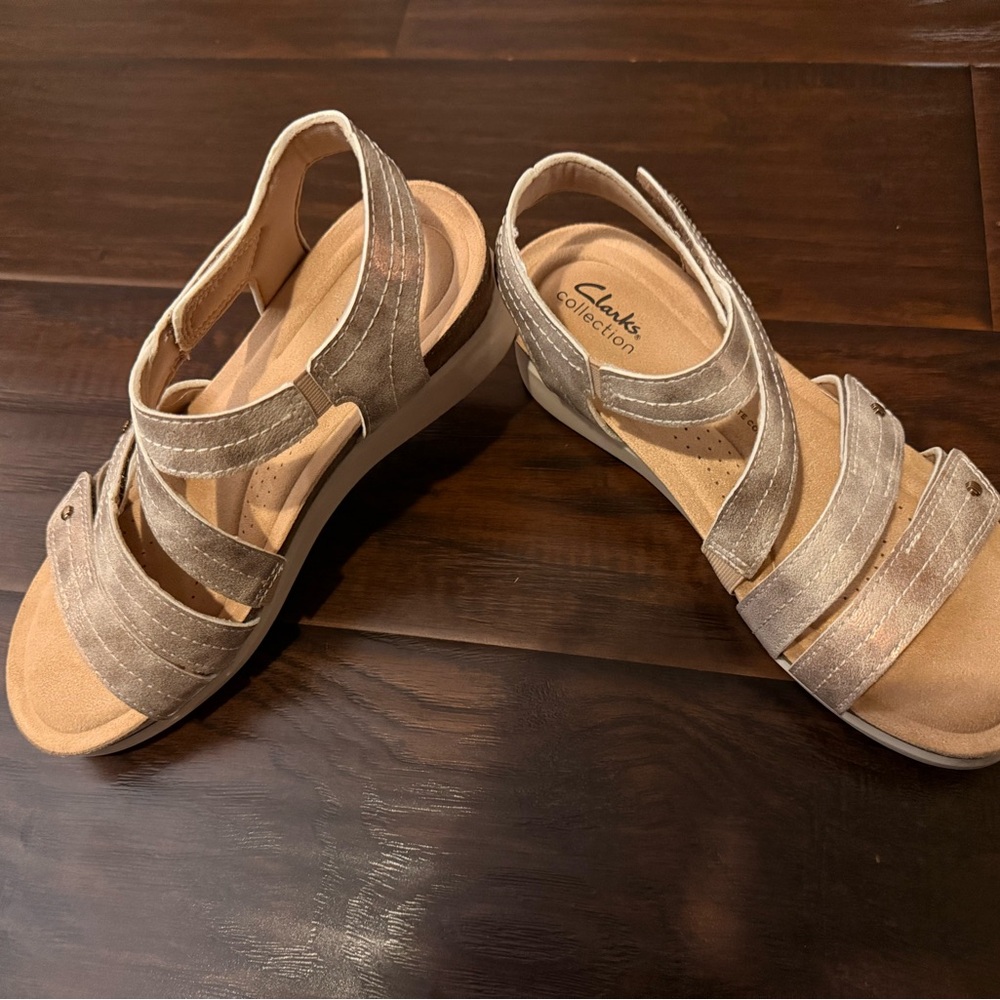 Clarks Women's Cream Strappy Sandals